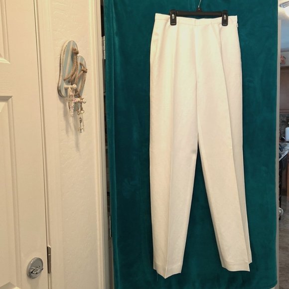 Kasper Pants - White Kasper brand linen and rayon  lined pants.  These pants are new.